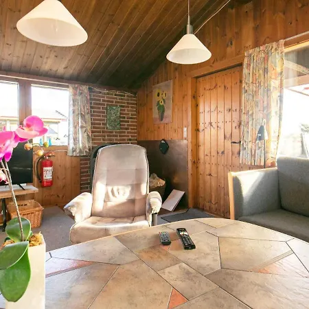 Three-bedroom In 61 Løkken