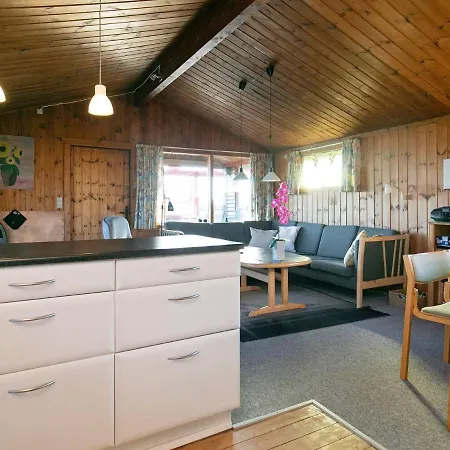 Three-bedroom In 61 Løkken